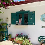 Grandma's Garden Aparthotel