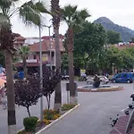 Grandma's Garden Aparthotel 3*