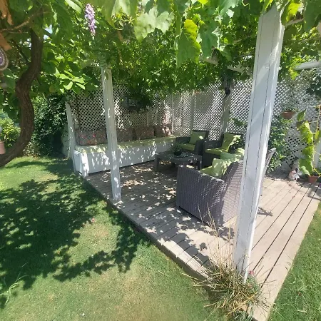 Grandma's Garden Apart-hotel 3*