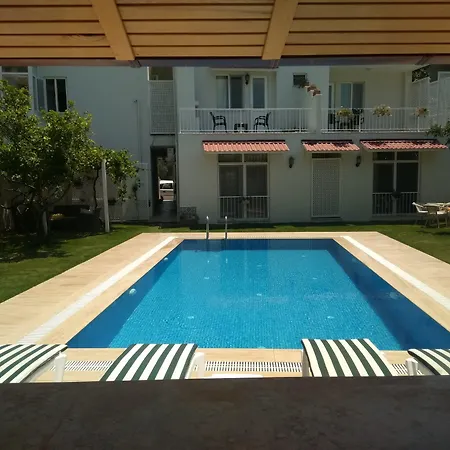 Hotel de apartamente Grandma's Garden 3*