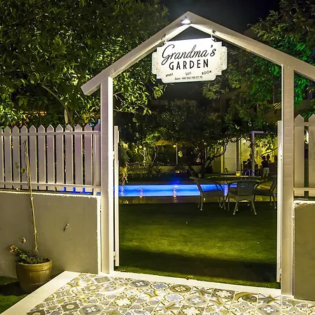 Grandma's Garden Apart-hotel 3*