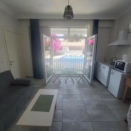מלון דירות Grandma's Garden דליאן