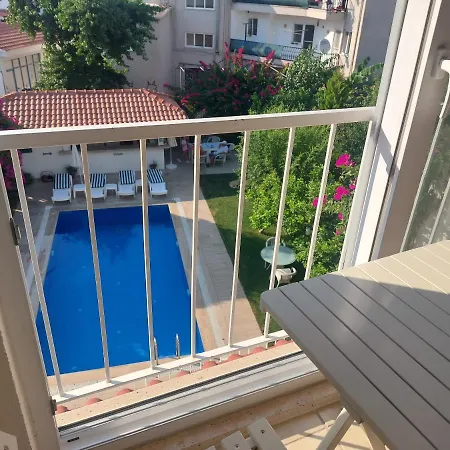 מלון דירות Grandma's Garden