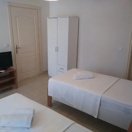 Grandma's Garden Aparthotel 3*
