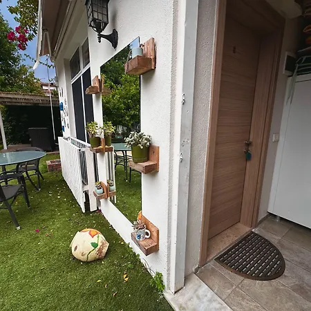 Lägenhetshotell Grandma's Garden 3*