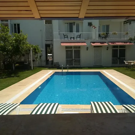 Grandma's Garden מלון דירות 3*