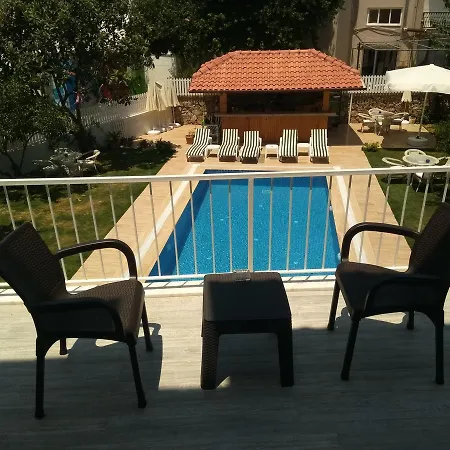 Grandma's Garden מלון דירות דליאן