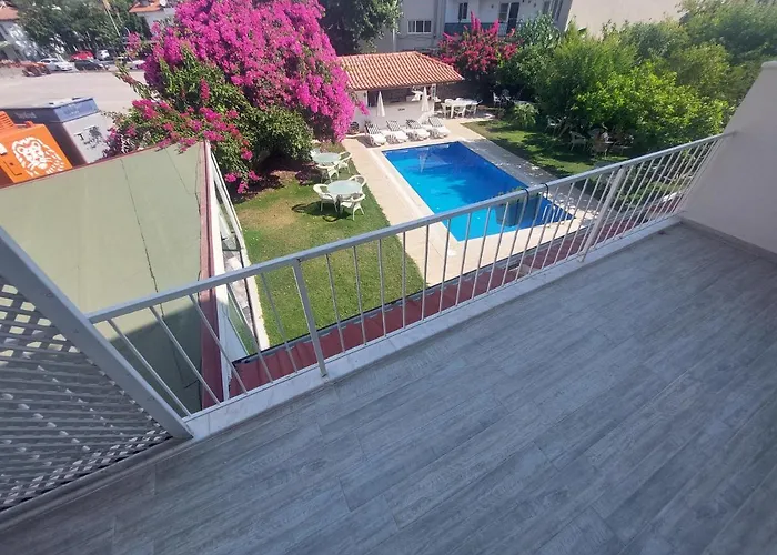Grandma's Garden Aparthotel 3*