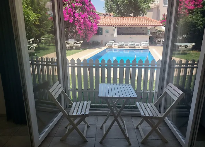 Grandma's Garden Aparthotel 3*